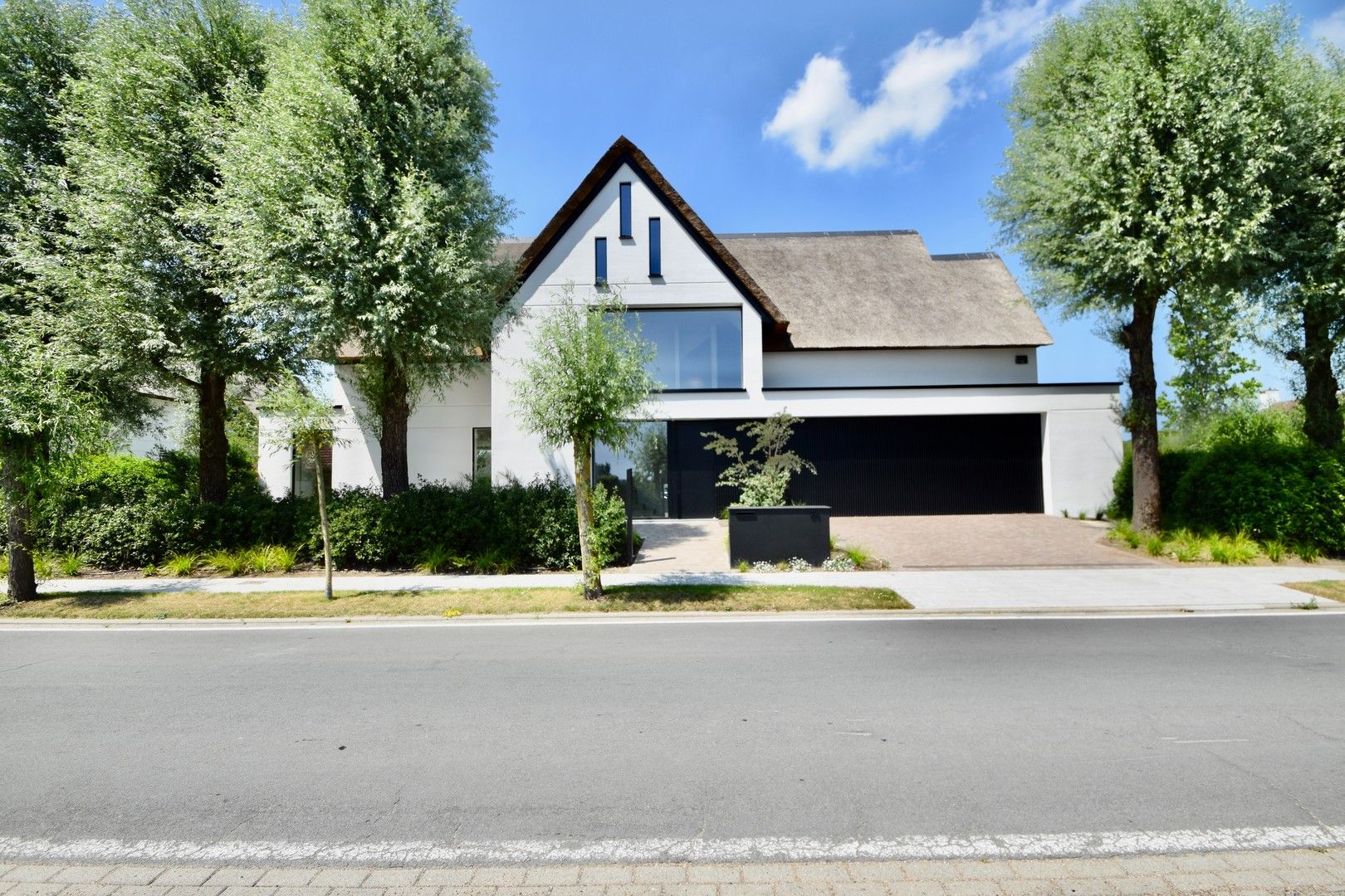 Luxueuze nieuwbouwvilla gelegen aan de rand van het Zoute, op slechts enkele minuten van de zee en het strand. foto 39