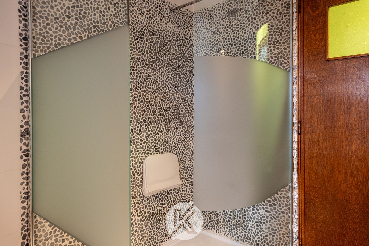 Robuuste, tijdloze villa met veel potentieel foto 15