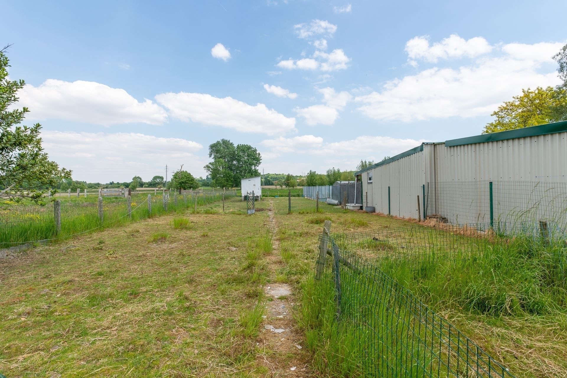 Te renoveren woning met prachtig landelijk zicht foto 9