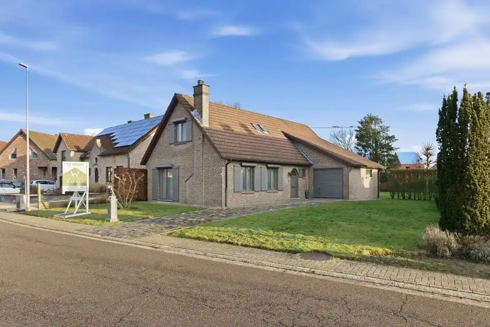 Hoofdfoto van de publicatie: CHARMANTE, OPEN BEBOUWING OP EEN KNAP PERCEEL IN ZOUTLEEUW