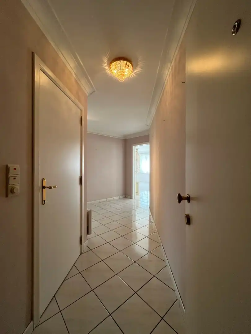 Roeselare - Zeer lichtrijk appartement met 2 slaapkamers, 2 terrassen en dubbele garage foto 2