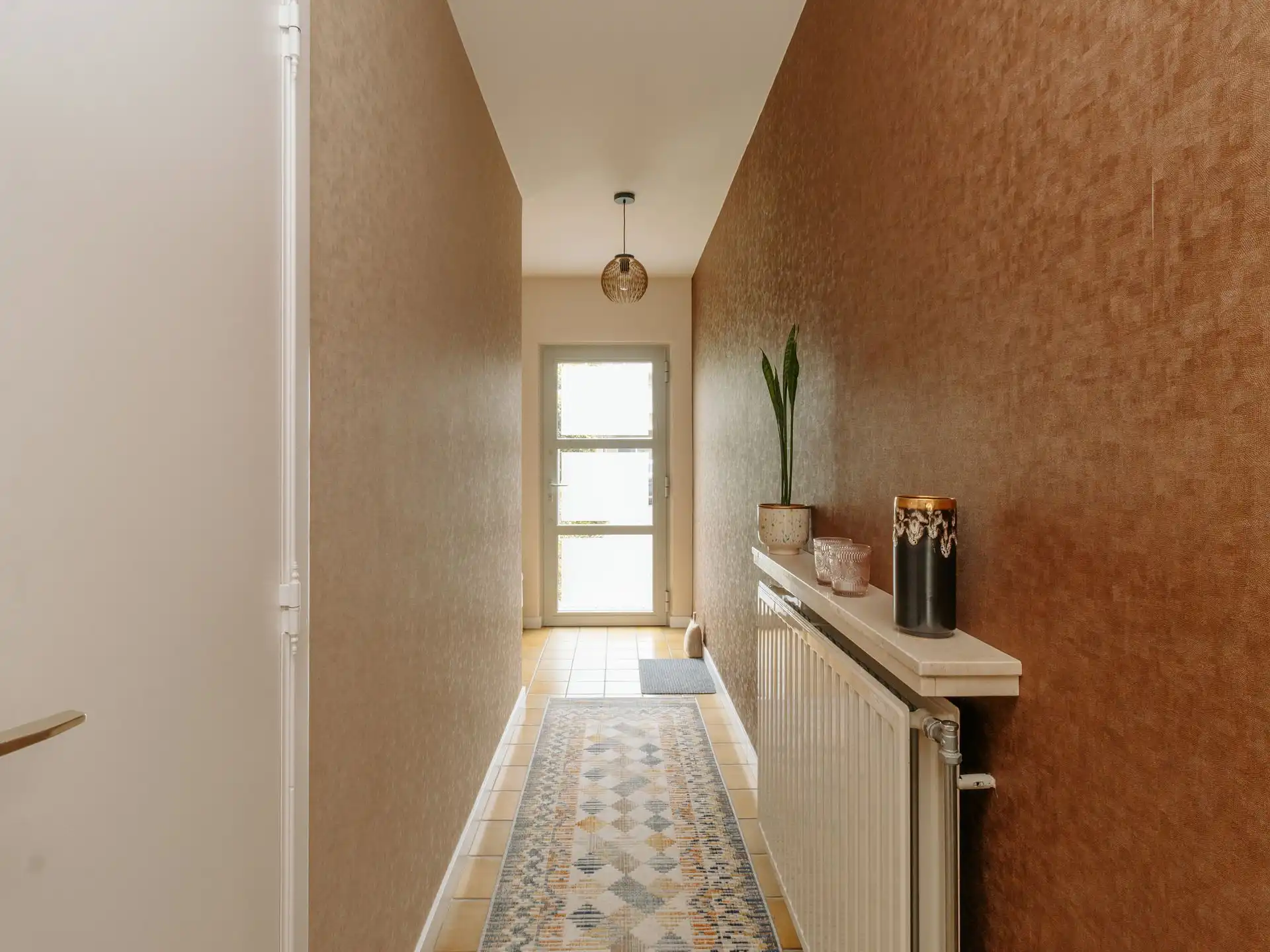 Gezinswoning met vier slaapkamers + tuin en garage foto 2