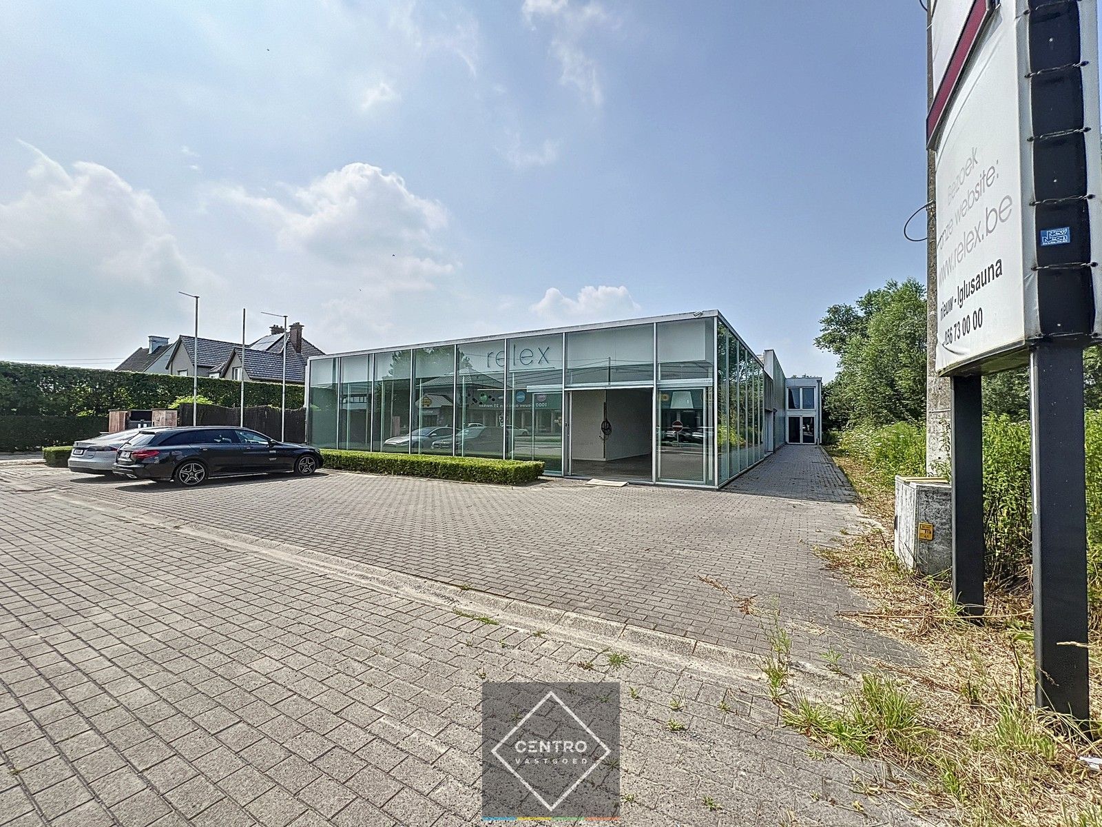 Toonzaal met kantoor/handels/praktijkruimte (± 500m²) op TOP-ligging langs de N50 te Kuurne ! foto 1