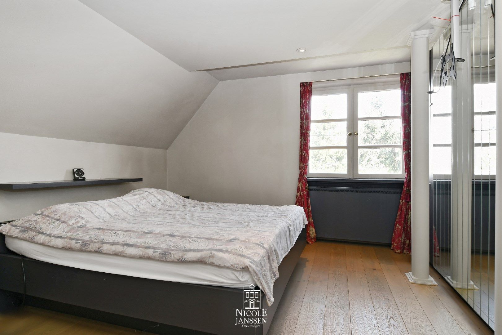 Ruime villa op een royaal perceel foto 18