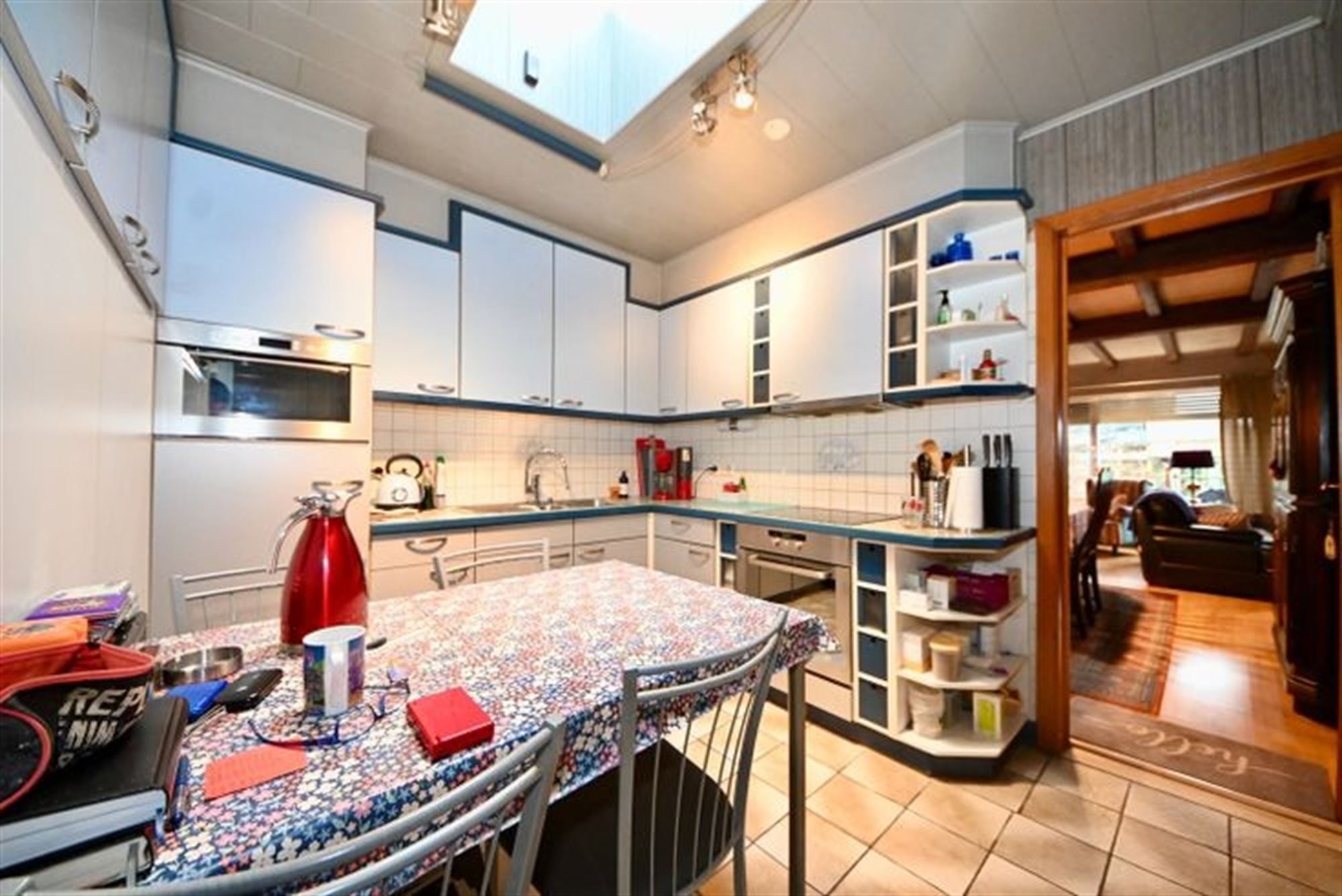 Te renoveren laagbouw met 3 slaapkamers, tuin en garage.  foto 10