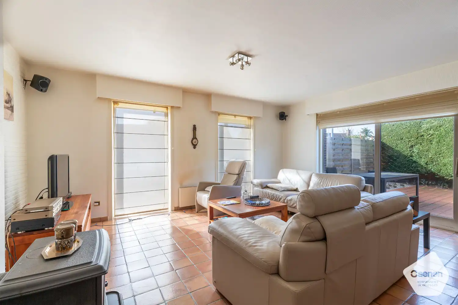 TOP GELEGEN VILLA MET 4 SLAAPKAMERS , GARAGE en onderhoudsvriendelijke tuin met tuinhuis foto 4