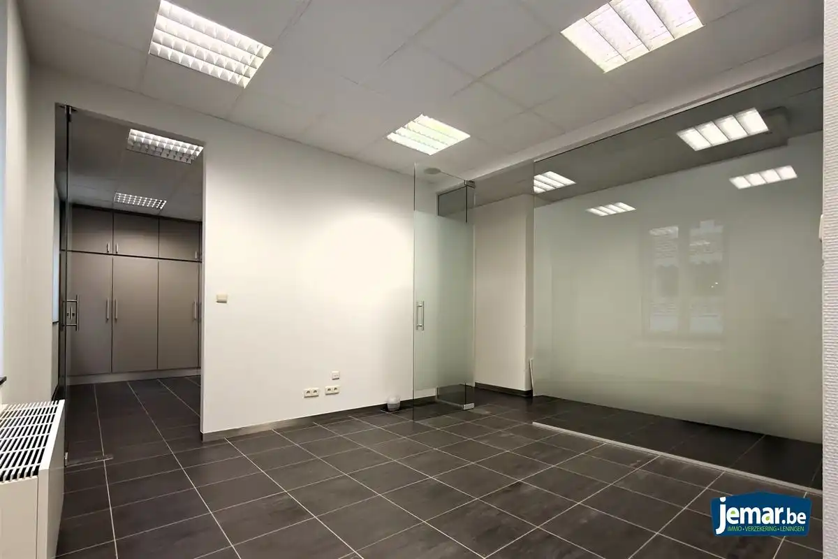 Op te frissen handelspand op top locatie in het centrum van Borgloon foto 11