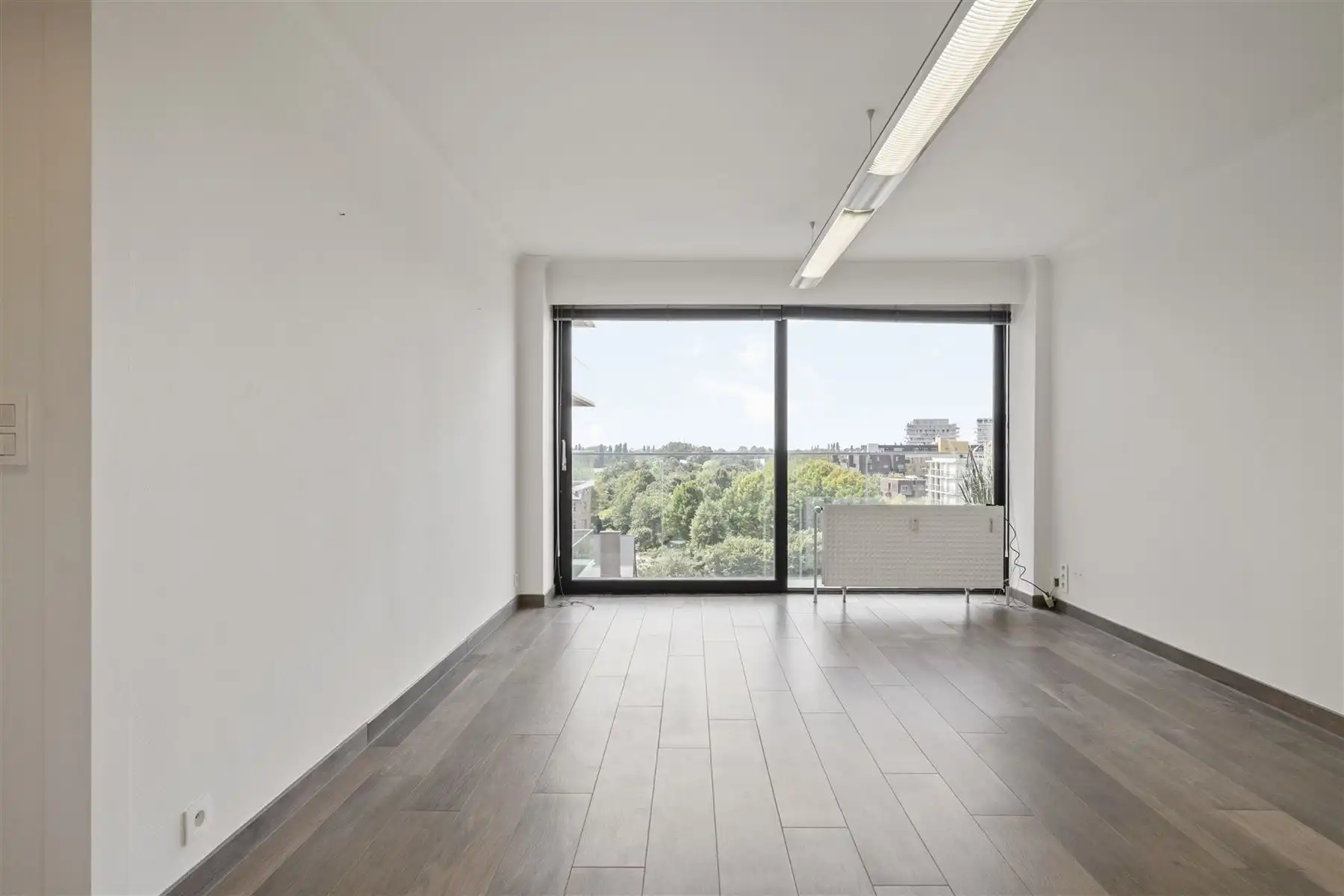Gerenoveerd ,instapklaar appartement met garage foto 9