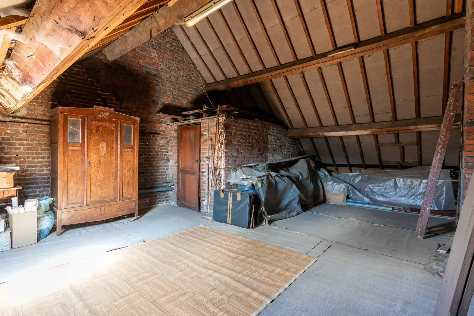 Te renoveren, karaktervolle woning met tal van mogelijkheden en tuin foto 14