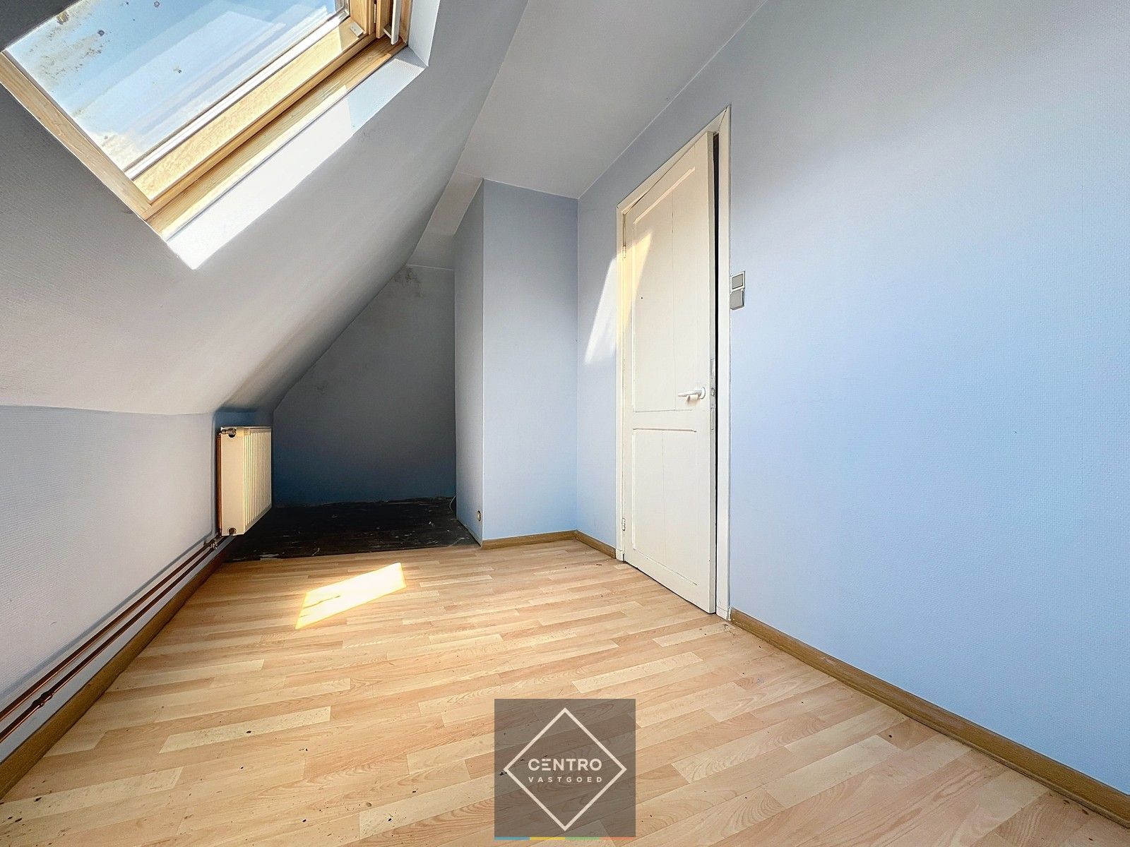 Ruim instapklaar handelspand met te renoveren woning (vroeger café Comodo en ook café Mozart) op de Grote Markt (Izegem) ! foto 32