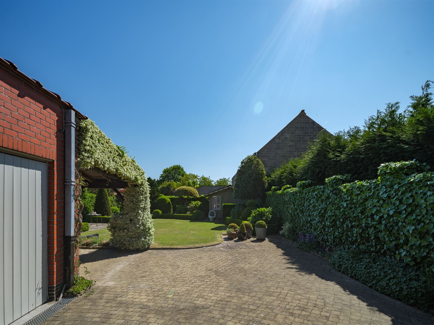 Op te frissen woning vlakbij Merelbeke foto 2
