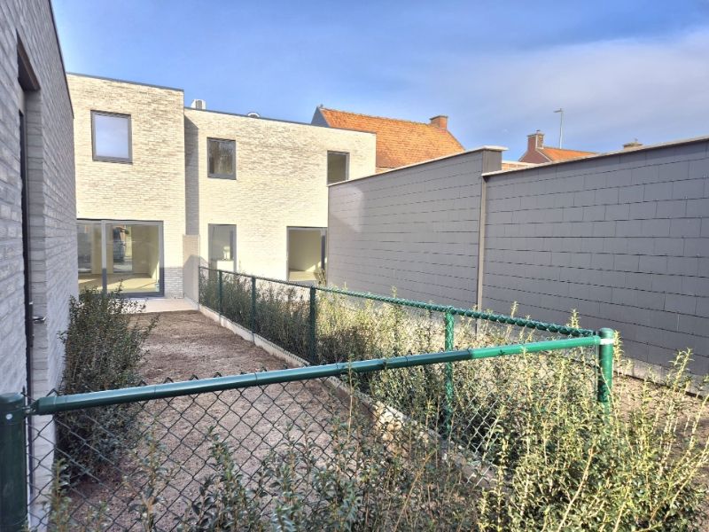 Hooglede: gesloten nieuwbouwwoning met 3 slaapkamers, zuid-gerichte tuin, carport en berging op een perceel van 169 m², centrale ligging foto 10