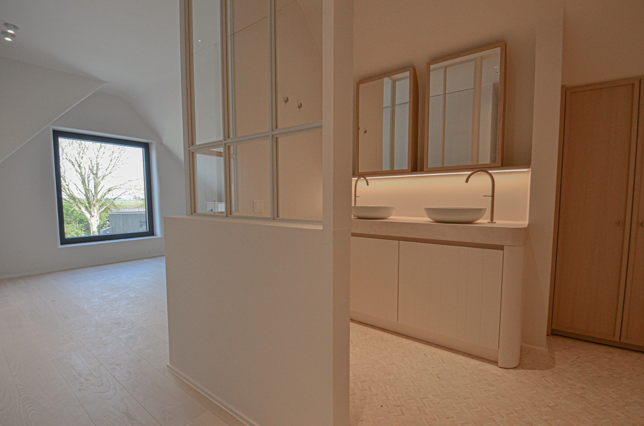 Exclusieve  nieuwbouwwoning afgewerkt met buitengewone materialen en design. foto 22