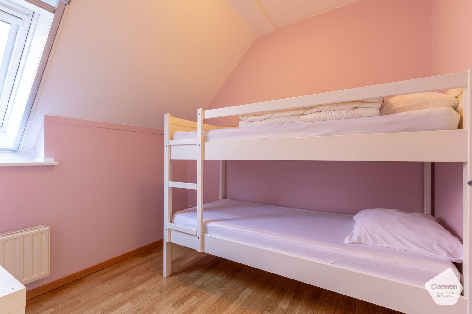 Prachtig gerenoveerd appartement met 2 slaapkamers en open zicht foto 11
