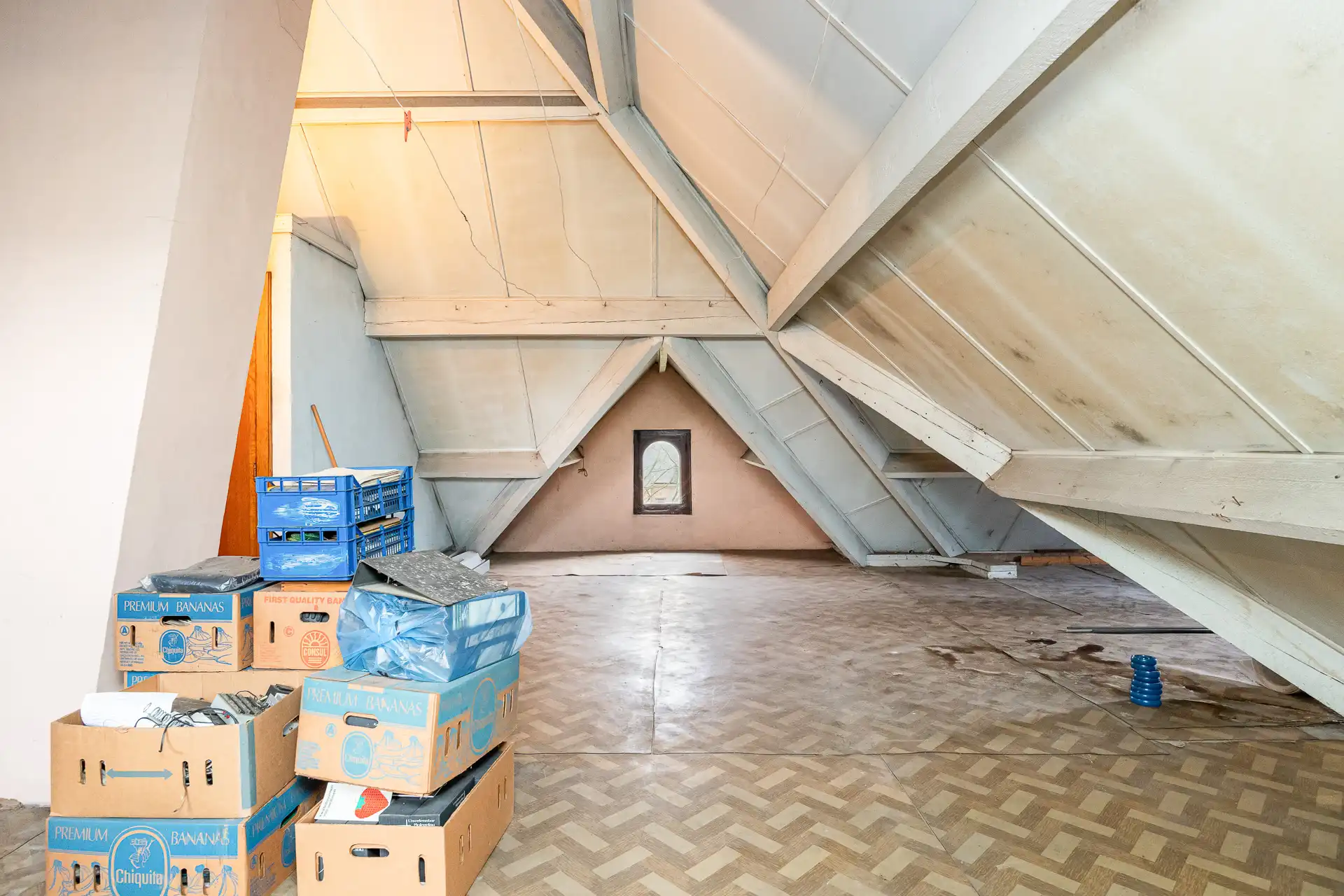 Ruime villa met garage en zwembad + bouwgrond + 2 magazijnen foto 55