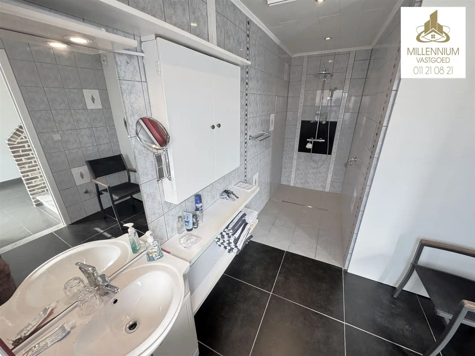 Ruime 4-Slaapkamerwoning en 2 Badkamers in Diepenbeek foto 10