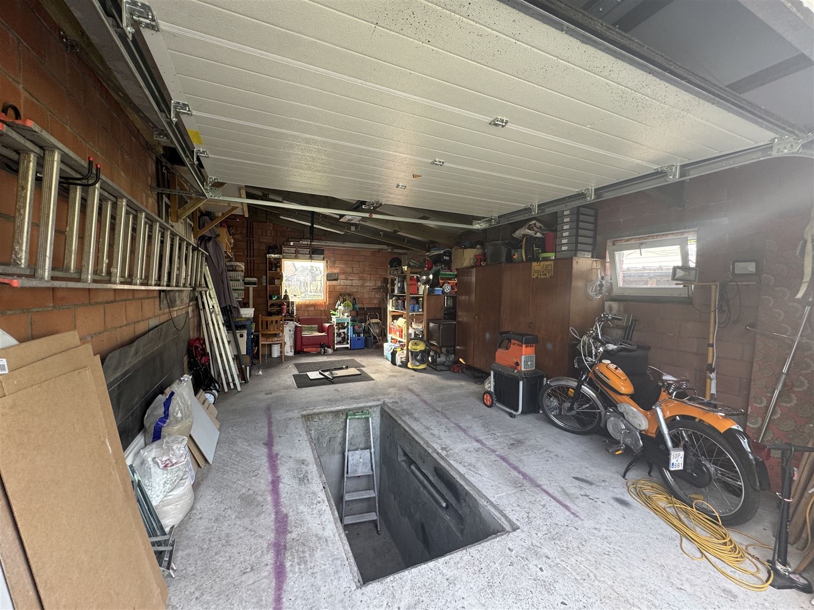 Te renoveren woning met ruime garage & dubbele toegangsweg foto 15