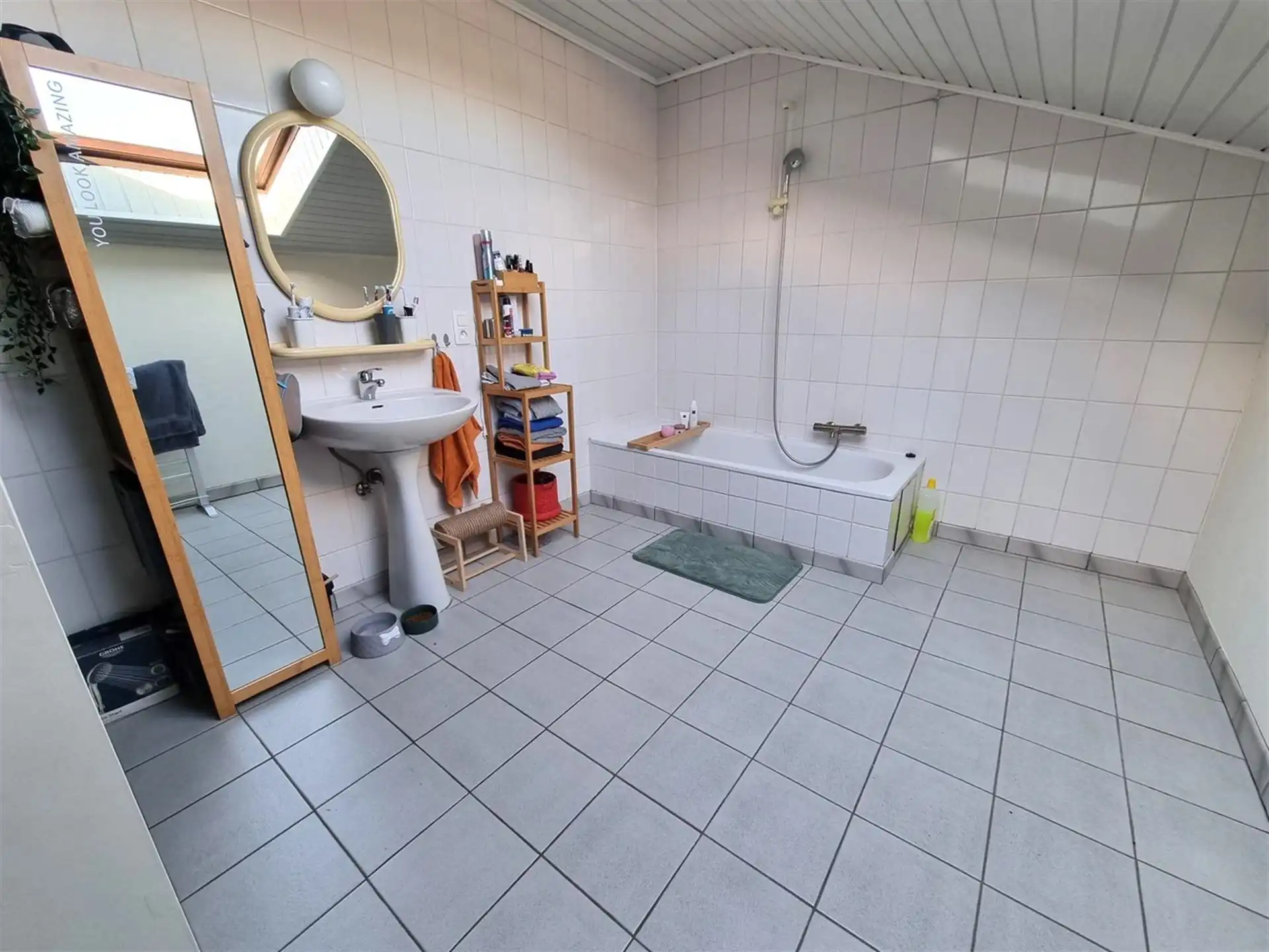Zeer ruim dakapp 110m² met mooi zonnig terras, 2 slaapkamers en staanplaats achteraan foto 7