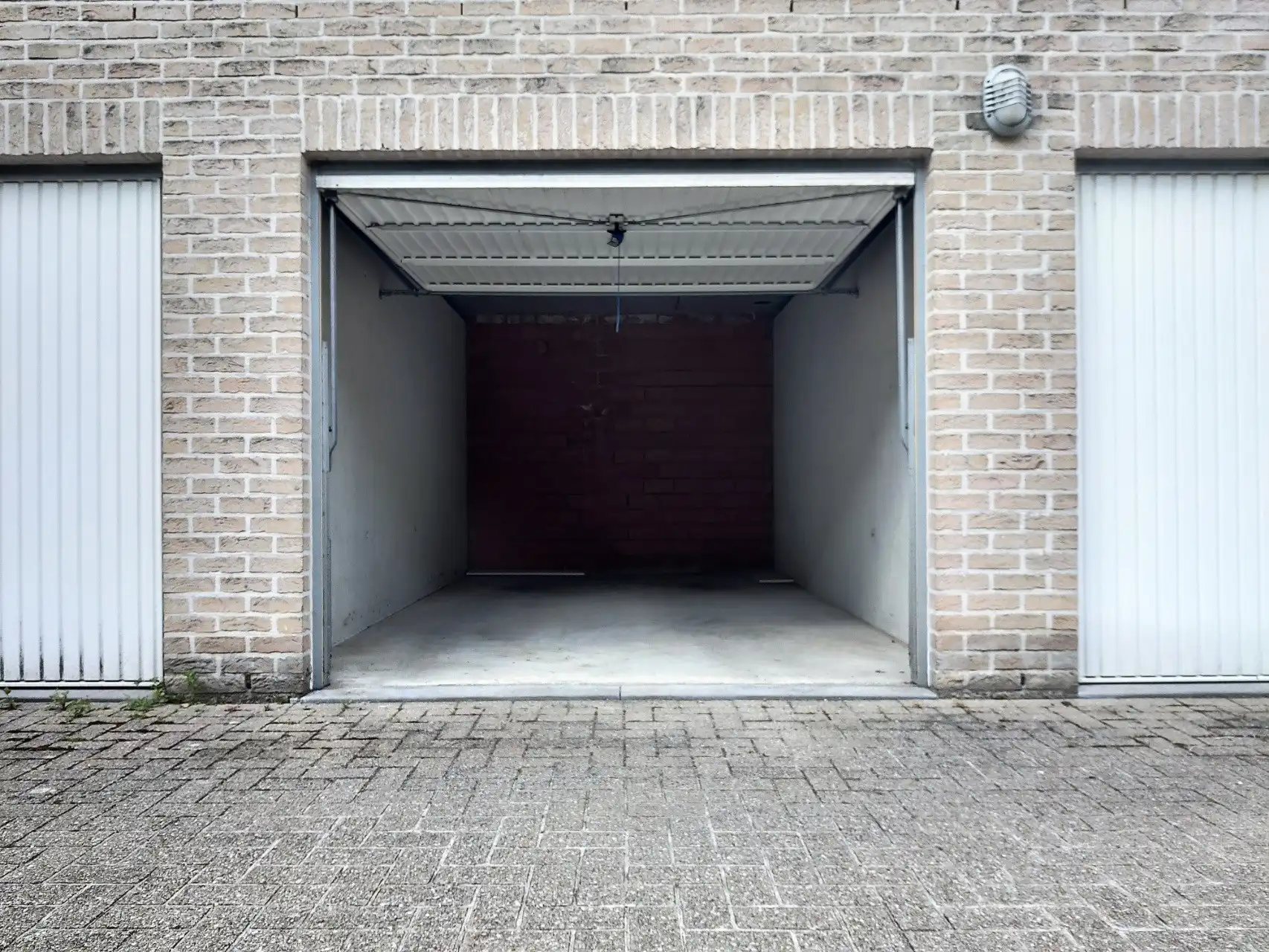 Garage in het centrum van Mol ! foto {{pictureIndex}}