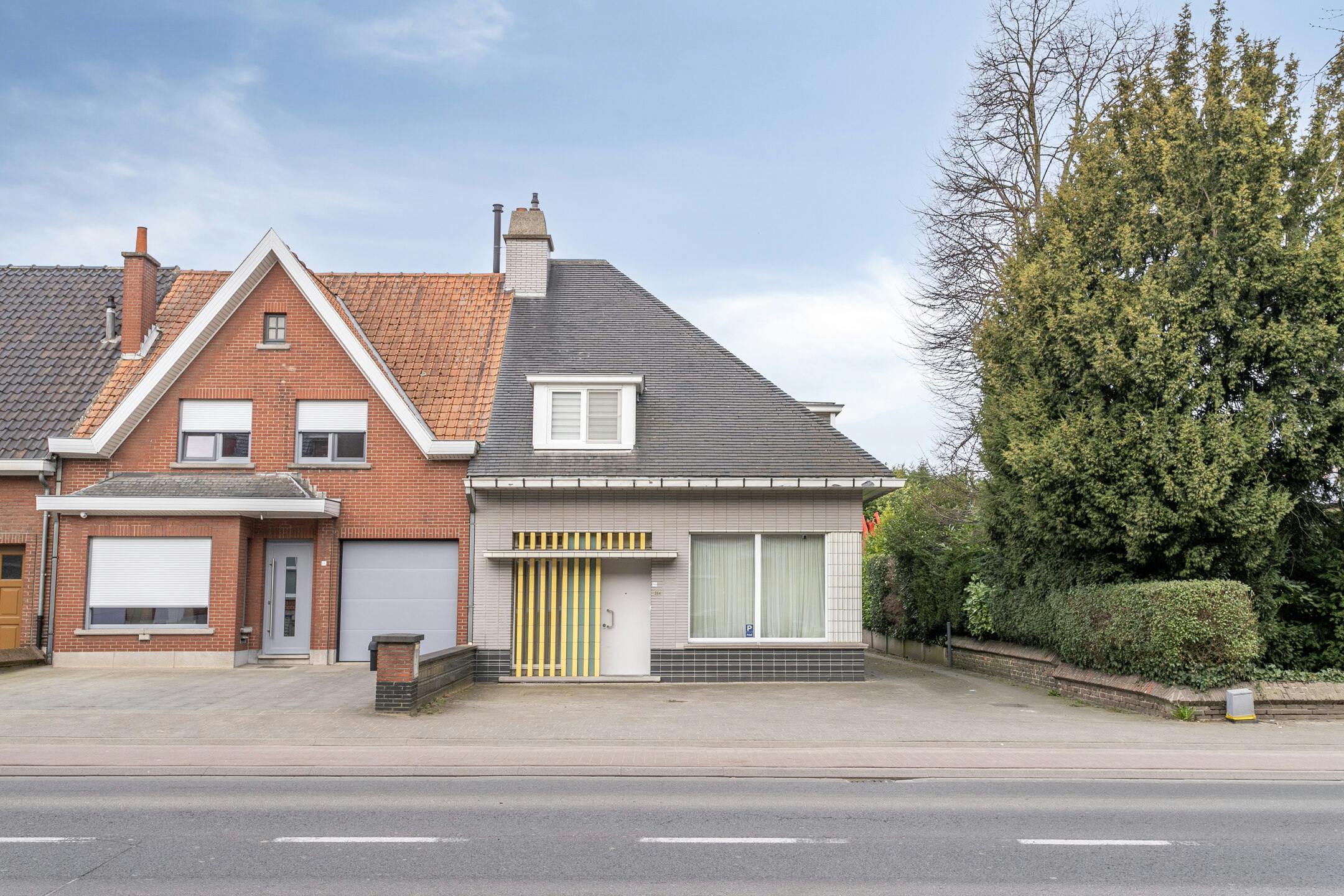 Instapklare gezinswoning met modern magazijn te koop in Bissegem foto 16