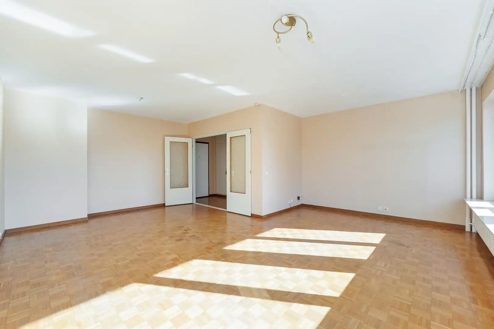 Lichtrijk appartement met panoramisch uitzicht, groot terras en parking foto 8