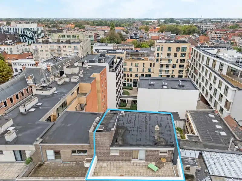 Roeselare-stadskern. PENTHOUSE op 6de verdieping aan het Coninckplein gelegen, met 2 slaapkamers, ochtendterras en avondterras. Een pareltje met unieke ligging ! foto 22