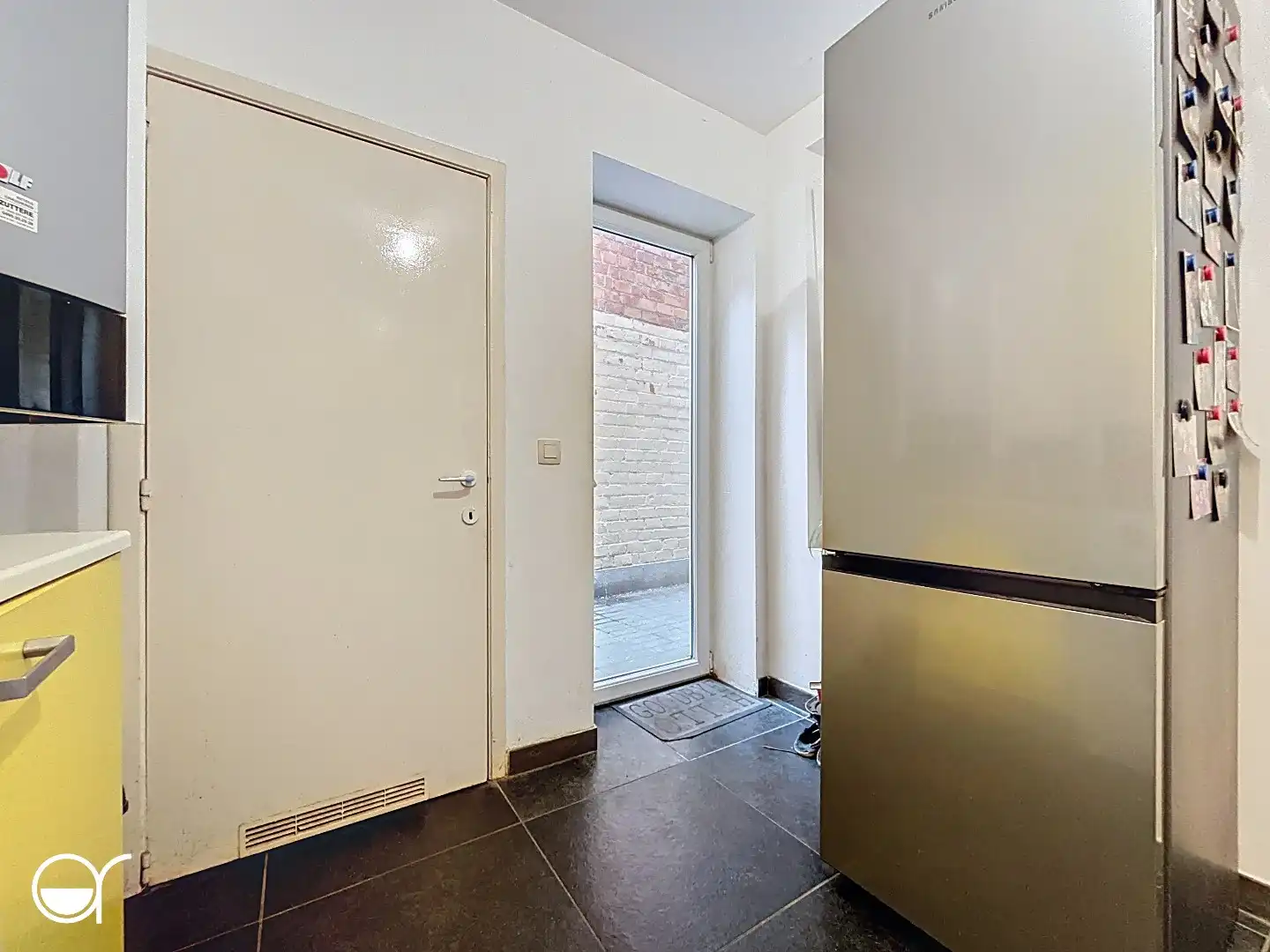 Gelijkvloers appartement met koer op gegeerde locatie foto 9