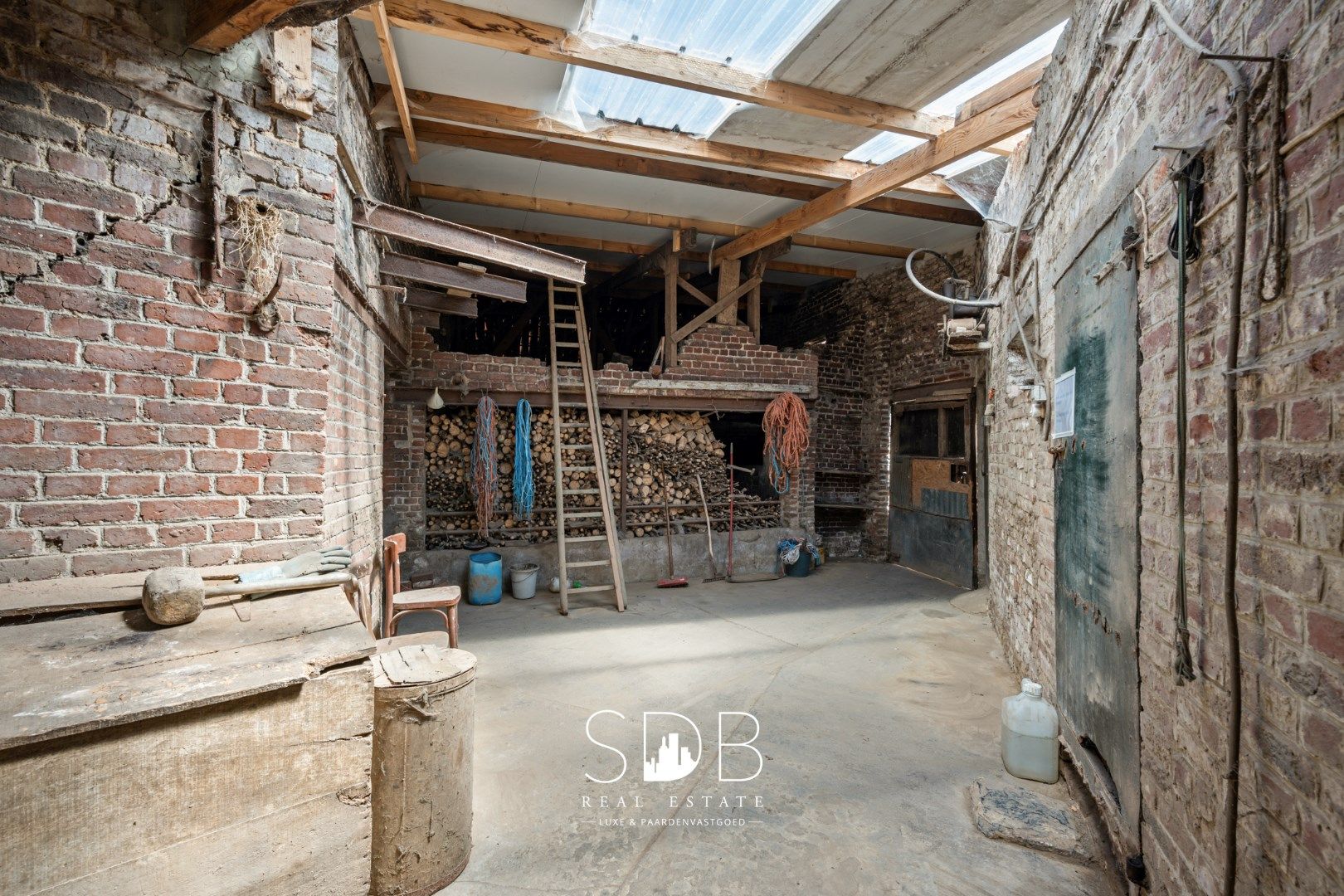 Charmante hoeve met bijgebouwen en graslanden op 27.559m² foto 18