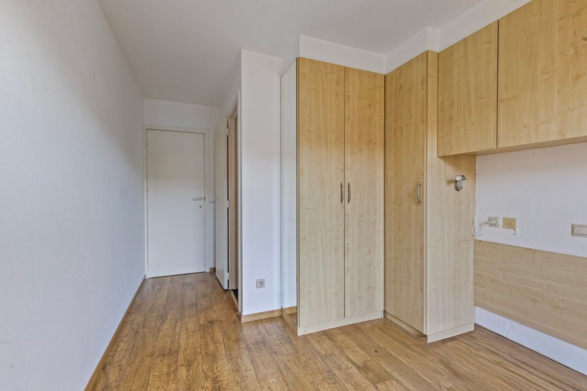 Ruim appartement met drie slaapkamers en parking te koop! foto 27