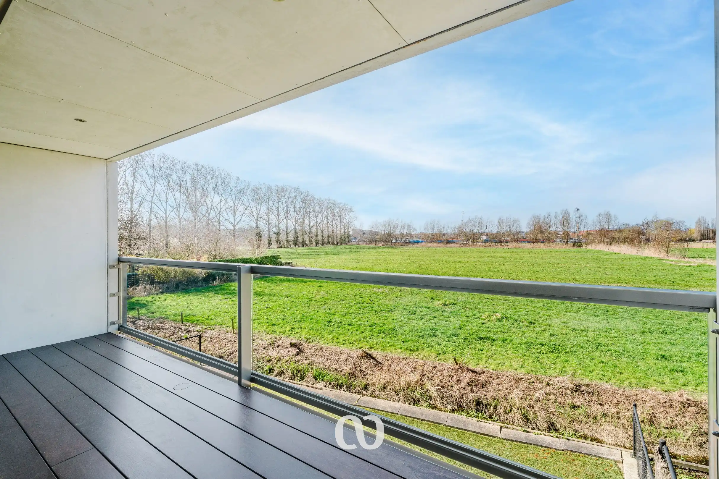 Instapklaar duplex-appartement met terras, zolder en prachtig uitzicht foto 11