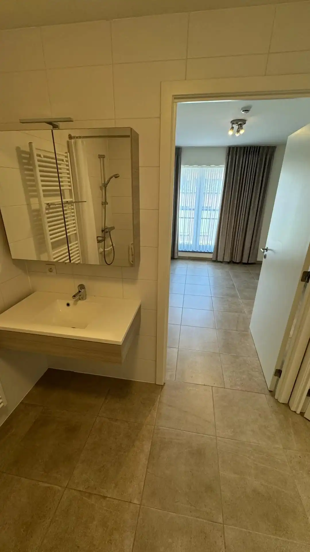 Serviceflat met 1 slaapkamer en balkon, momenteel verhuurd. foto 11