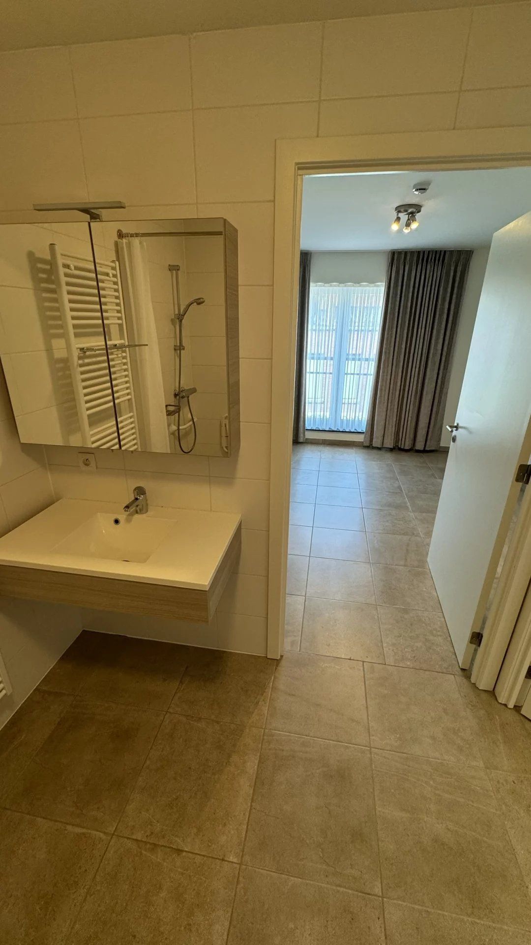 Serviceflat met balkon en 1 slaapkamer momennteel verhuurd te koop foto 11