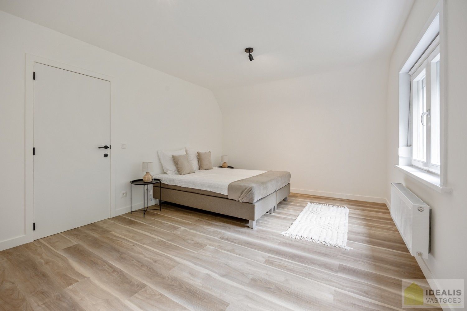 PRACHTIG GELEGEN EN INSTAPKLARE VILLA IN NIEUWBOUWSTAAT! foto 27