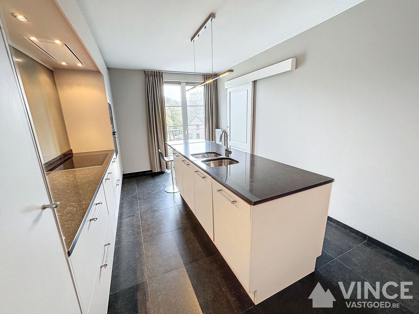 Zeer Ruim Appartement in Hartje Brasschaat – Sublieme Ligging! foto 5