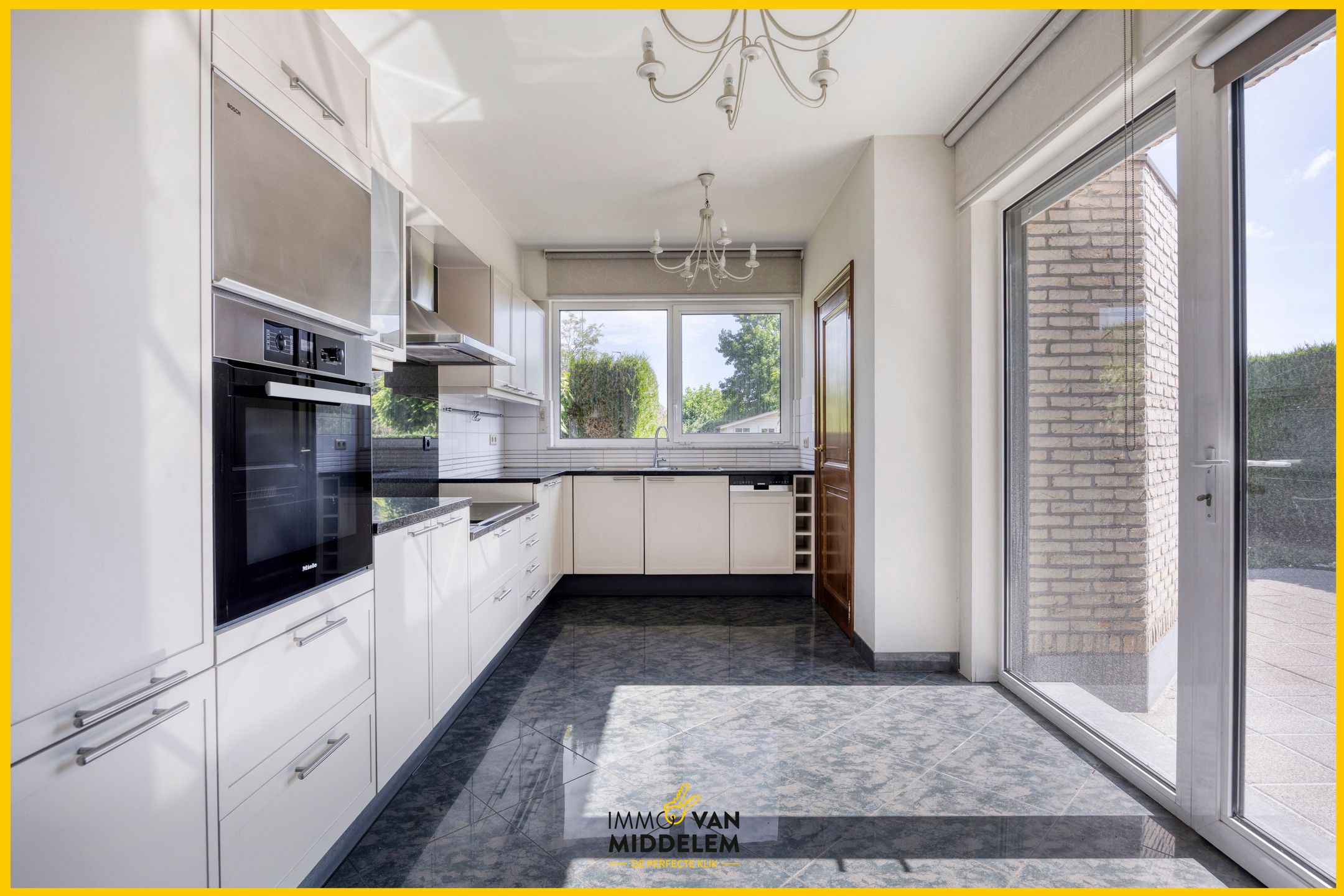 RUIME INSTAPKLARE WONING 2 SLAAPKAMERS, TUIN EN GARAGE foto 8