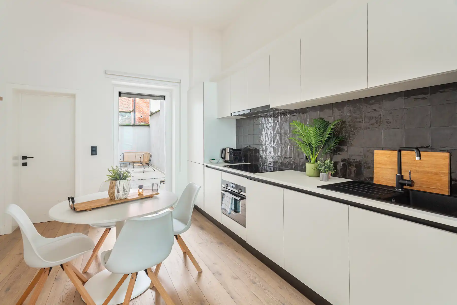 Modern 1slpk-appartement met buitenruimte op toplocatie! foto 4