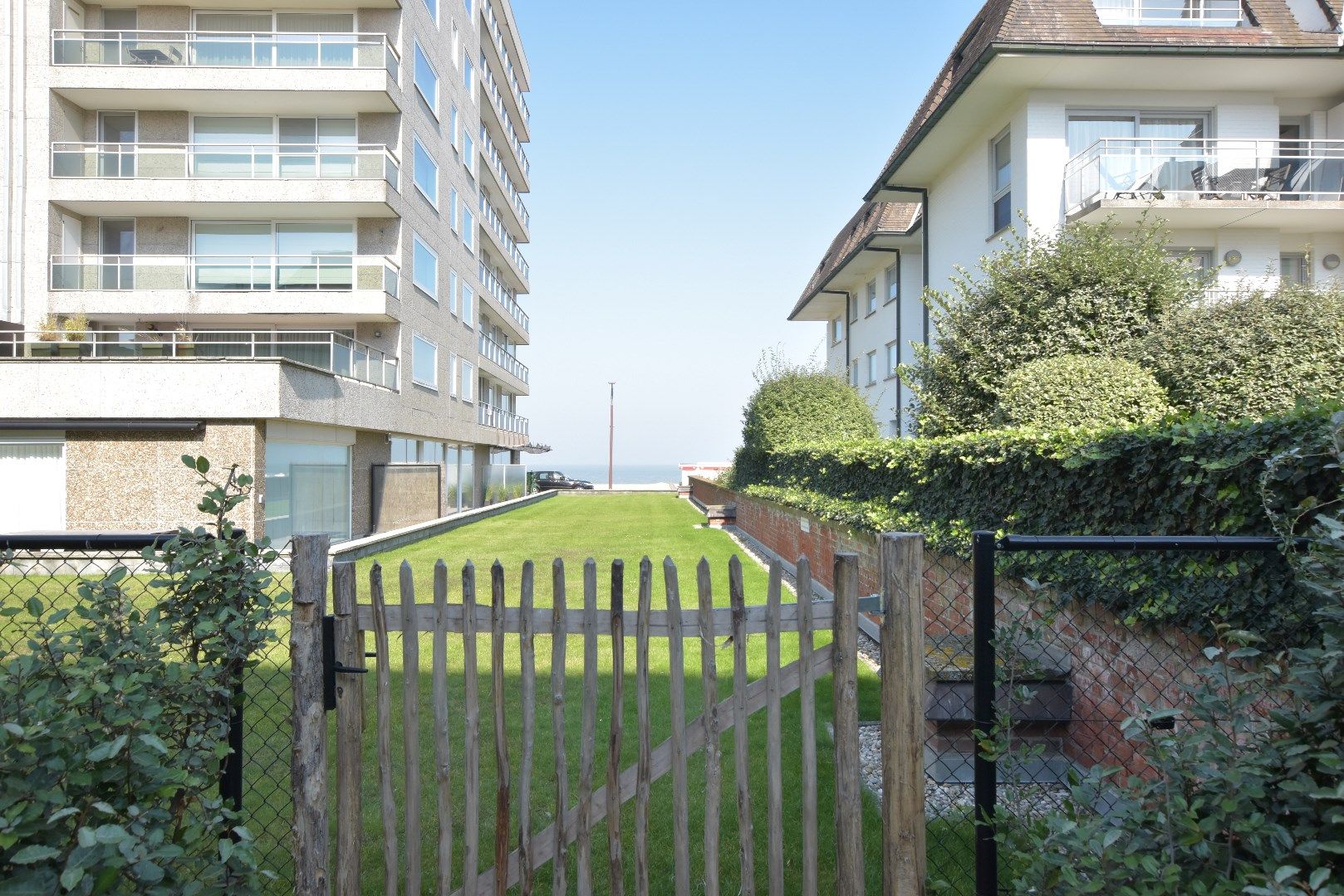 Zeer breed/dubbel en zuid gericht appartement met grote zonneterrassen en een tuin van 124m² foto 15