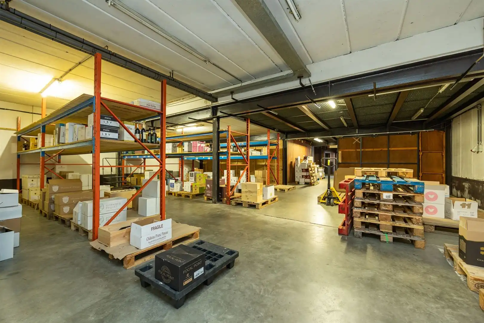 Handelspand met appartement, magazijn én hangar foto 6