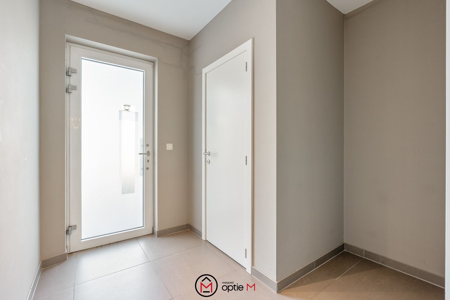 GELIJKVLOERS APPARTEMENT IN BILZEN foto 6