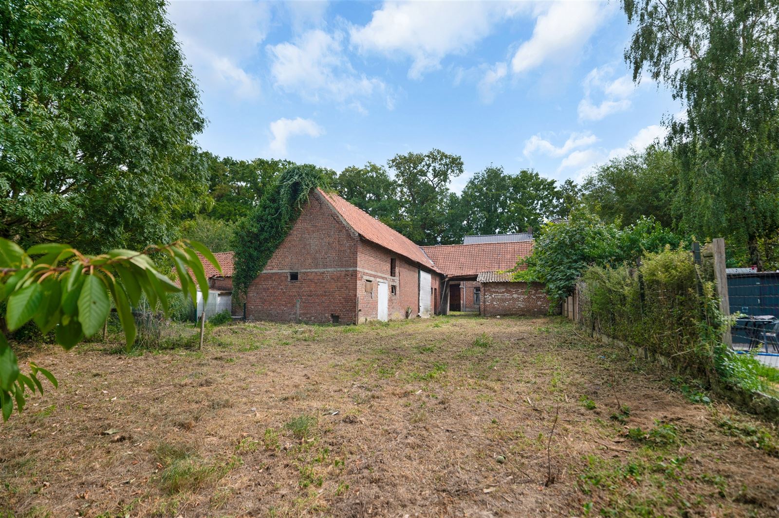 Kasteeldienstwoning te hartje Herzele foto 3
