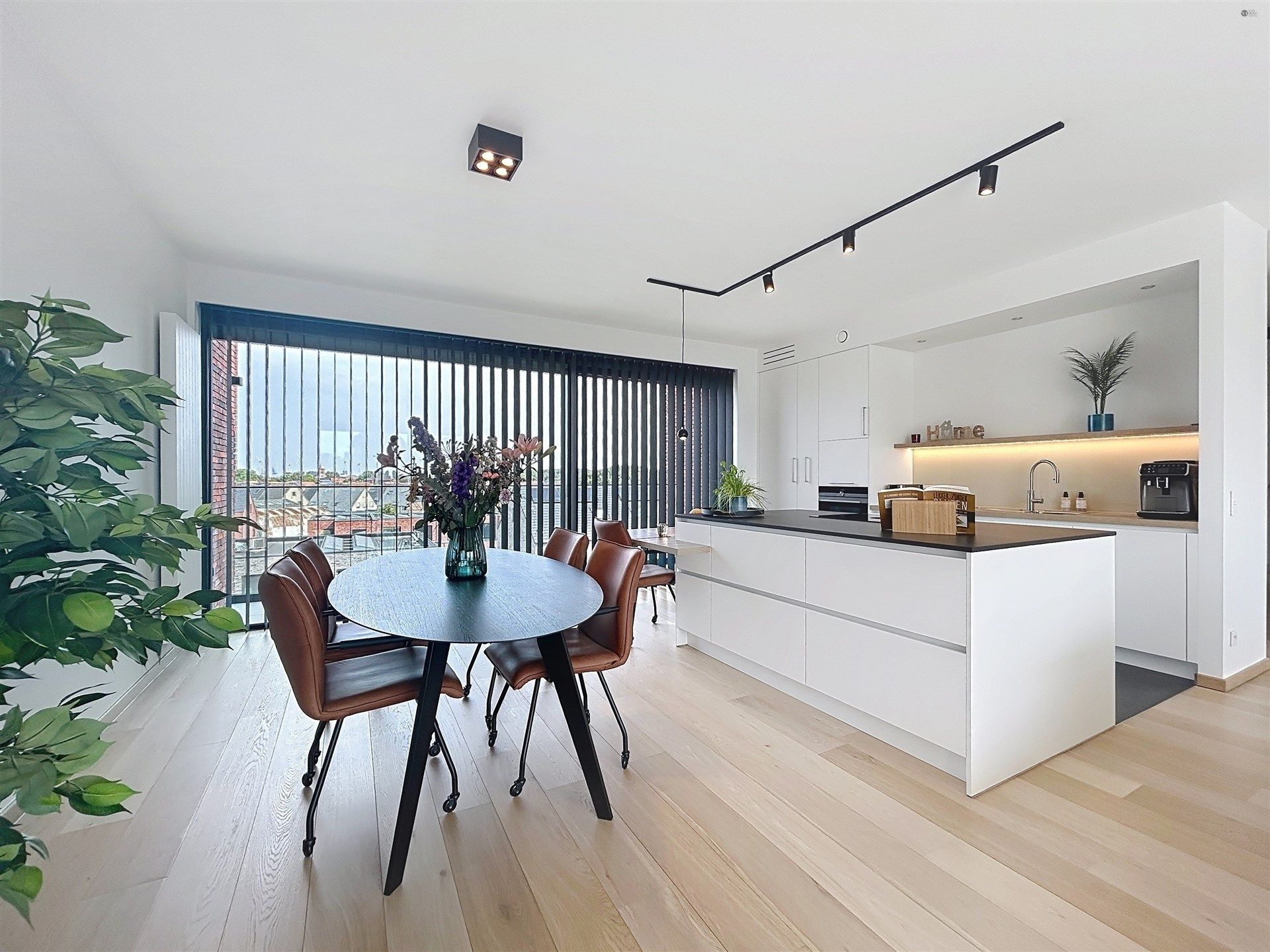 Luxueus en energiezuinig drie slaapkamer-penthouse (170m²) met ruime terrassen (30m²) foto 7