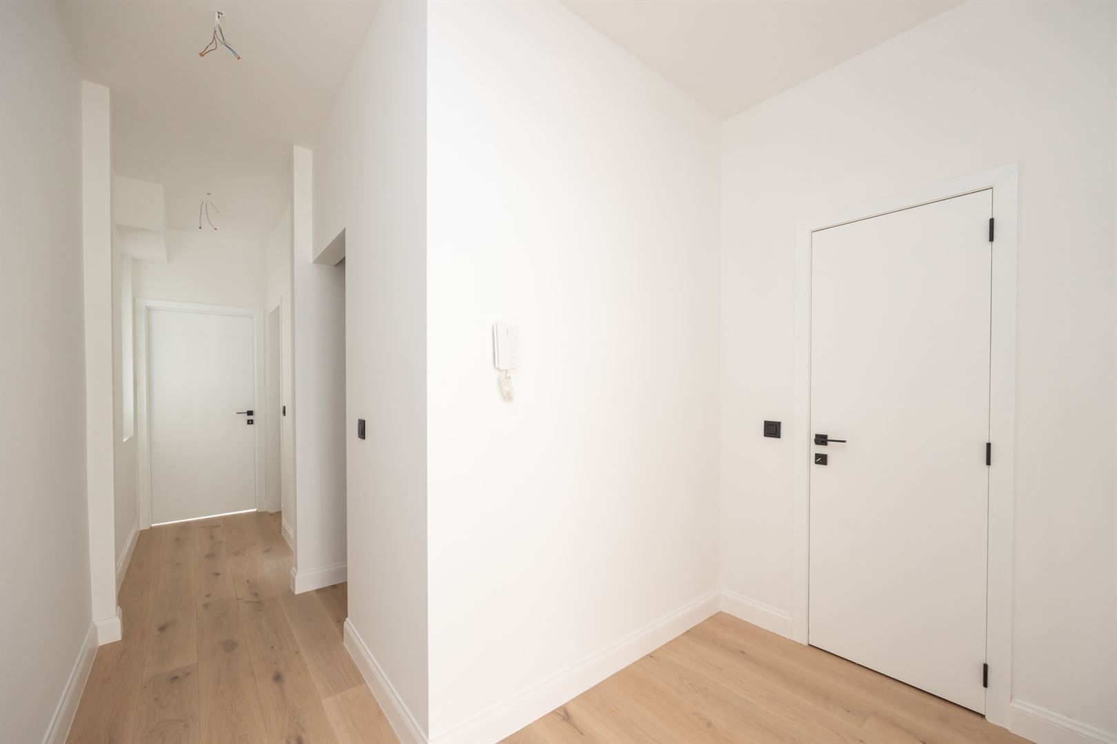 Gerenoveerd 2-slaapkamer appartement met terrasje foto 7