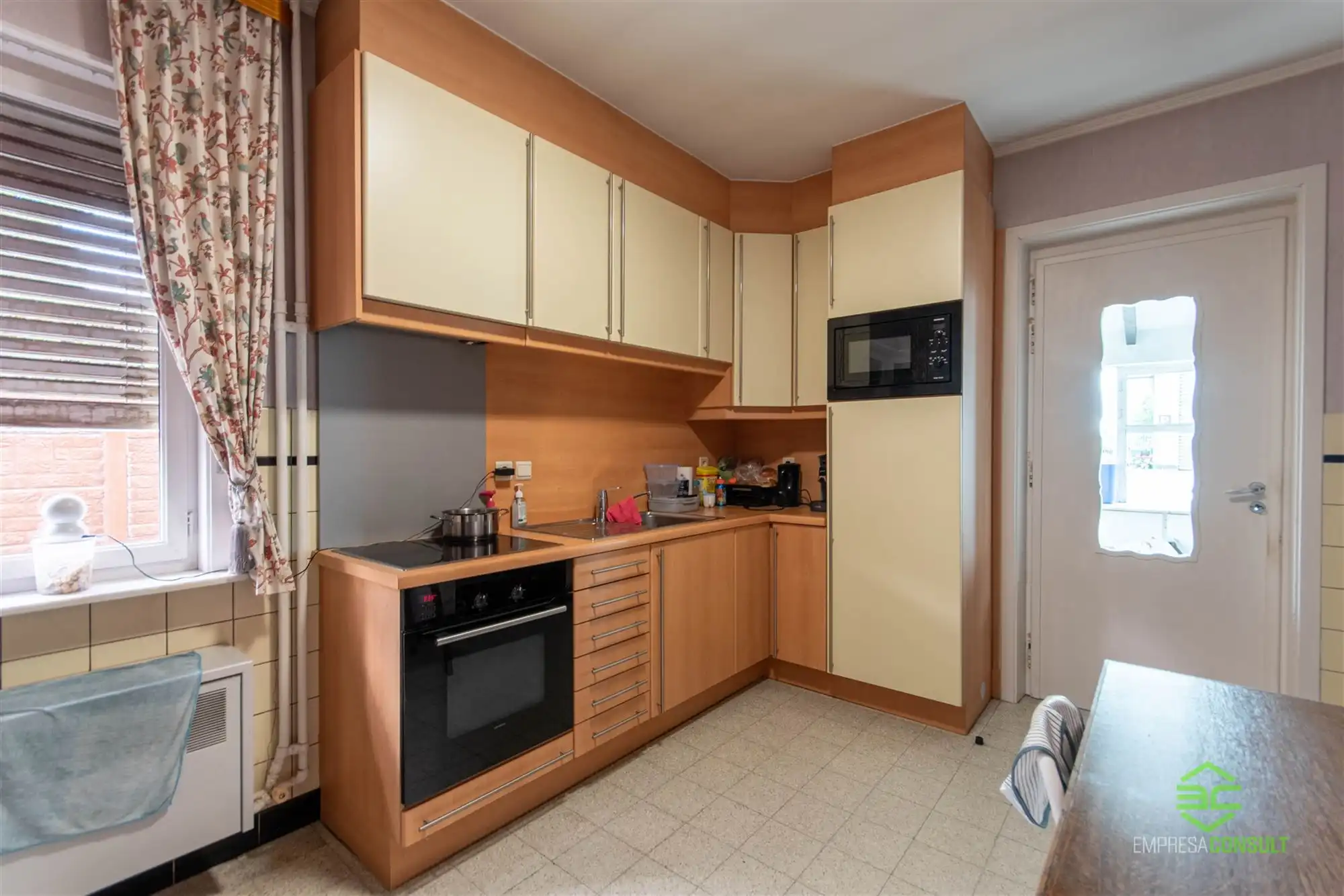 Zeer ruime gezinswoning met achtergelegen loods van 125m²! foto 5