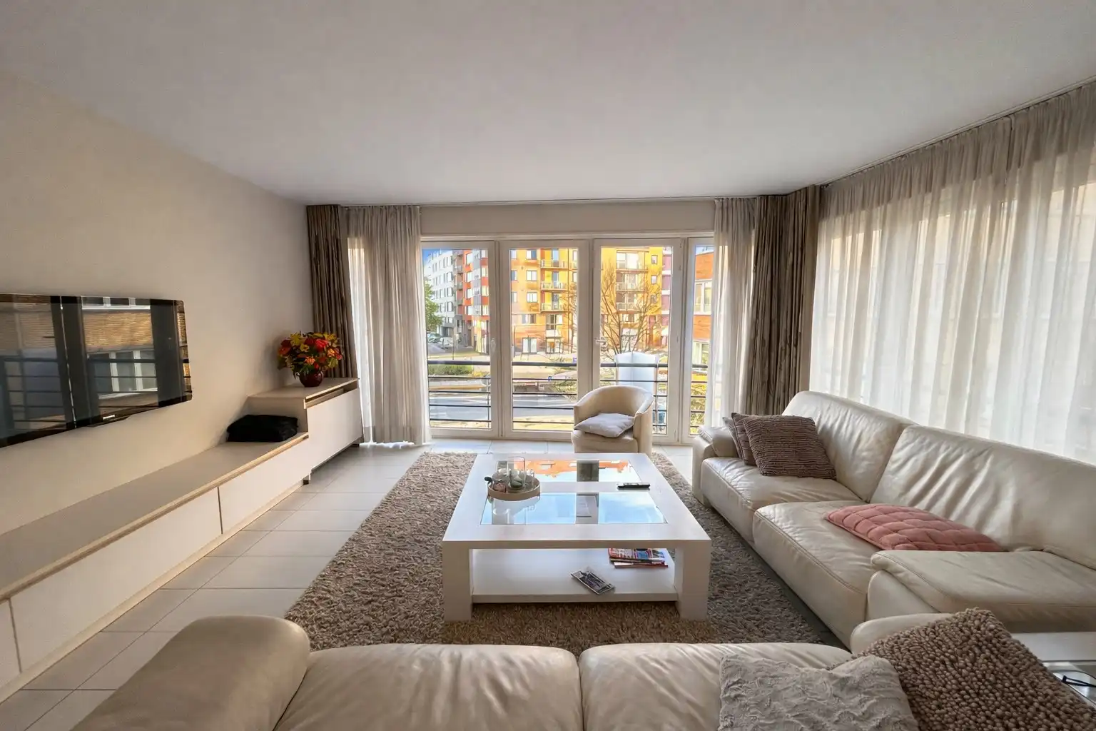 Bemeubeld hoekappartement met 2 slaapkamers  foto 4