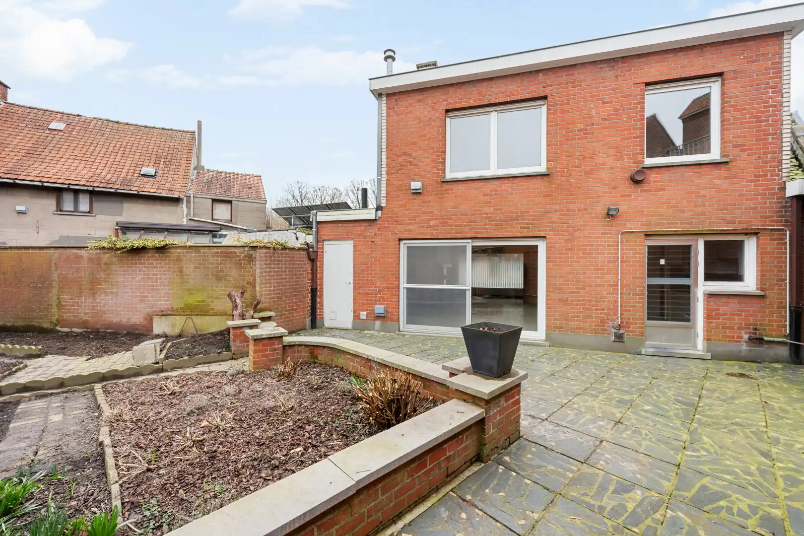 Woning met 3 slaapkamers, zolder, garage en tuin in het centrum van Dadizele foto 7