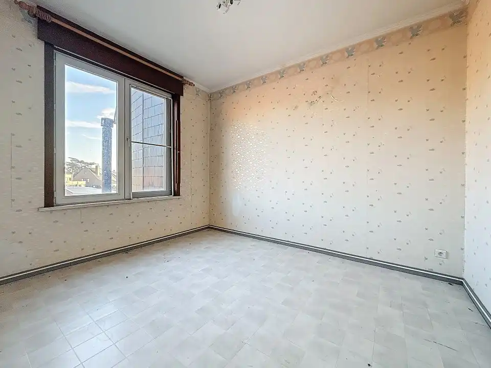 Ruime woonst met handels- of kantoorruimte te koop foto 12