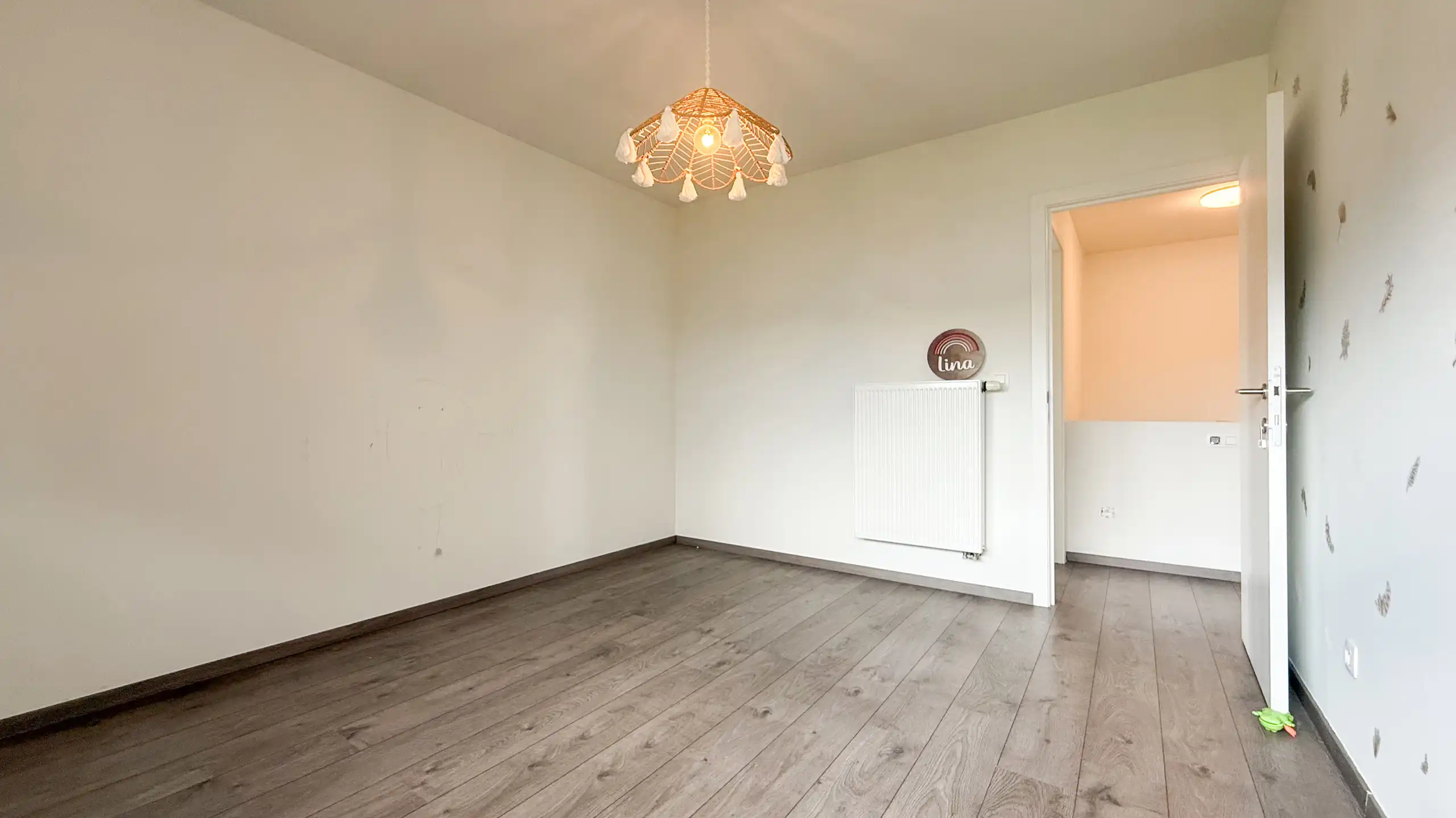 Recente halfopen woning met 3slpks, veranda en ruime tuin! foto 22