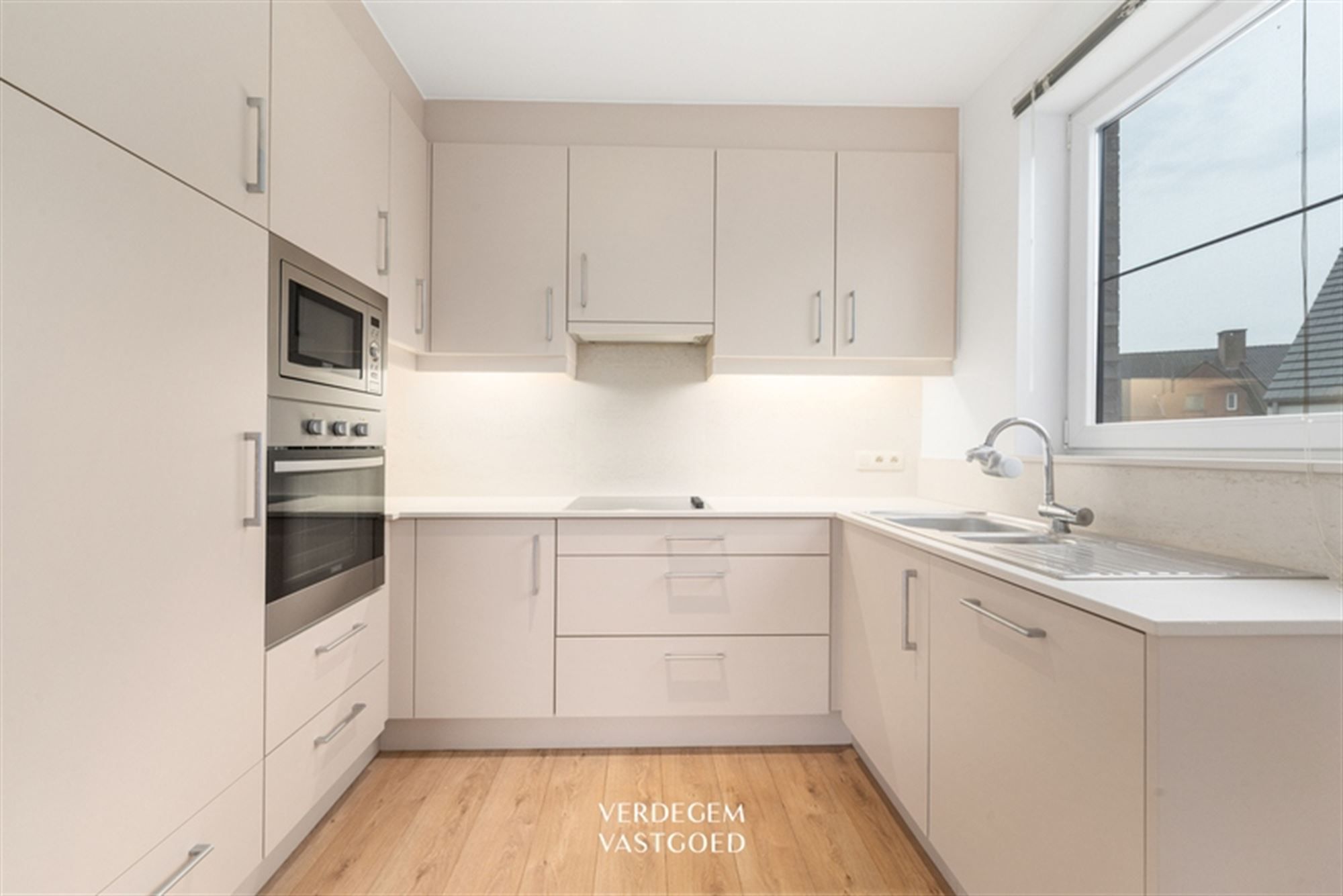 Zeer rustig gelegen appartement op de 1ste verdieping met 2+1 slaapkamers en 2 autostaanplaatsen foto 6