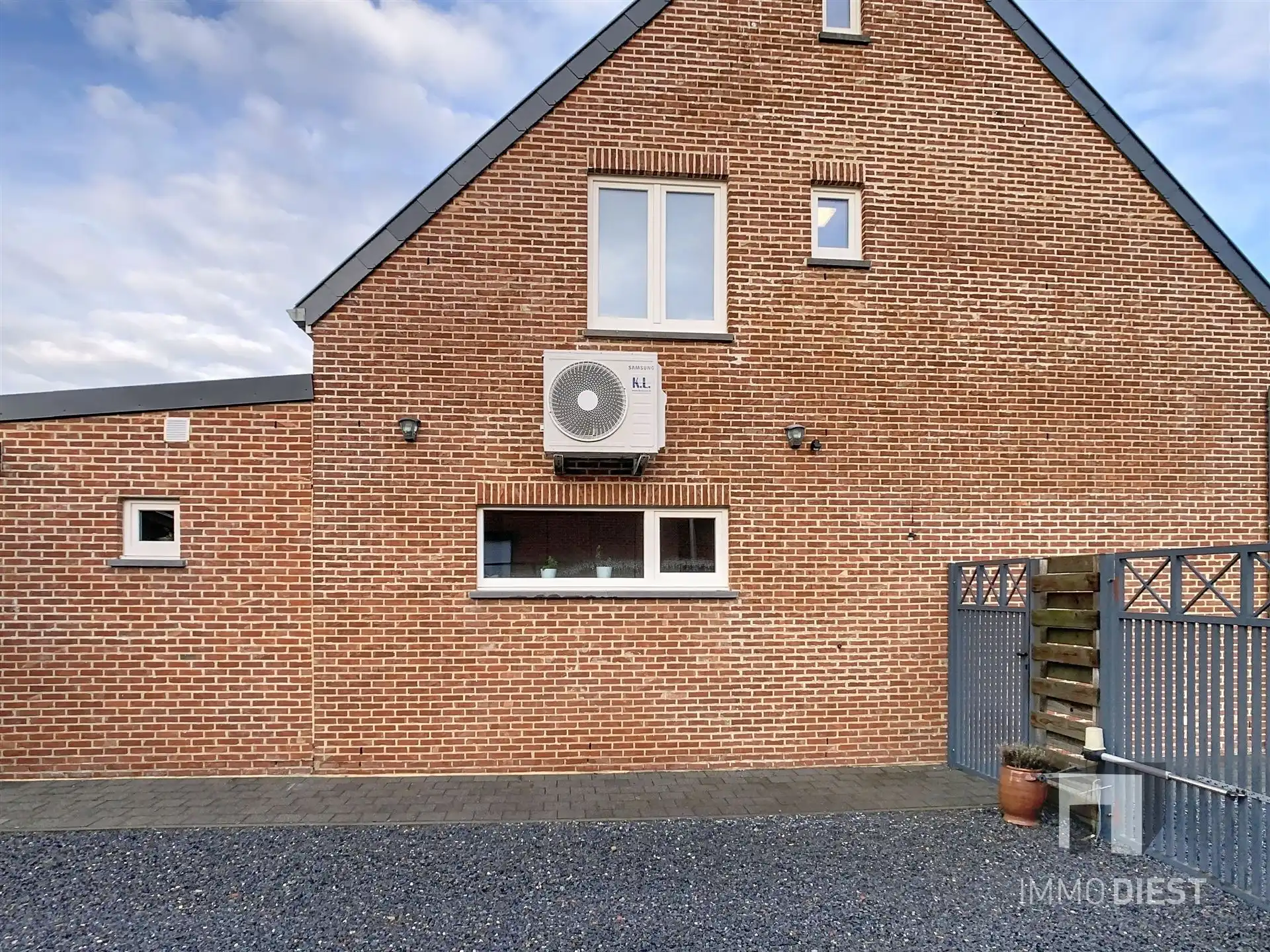 Volledig gerenoveerde halfopen woning +  EPC A foto 35