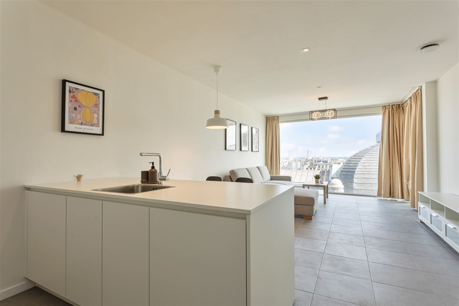 Gemeubeld 1 slaapkamer appartement op toplocatie in de nieuwe Antwerp Tower! foto 4